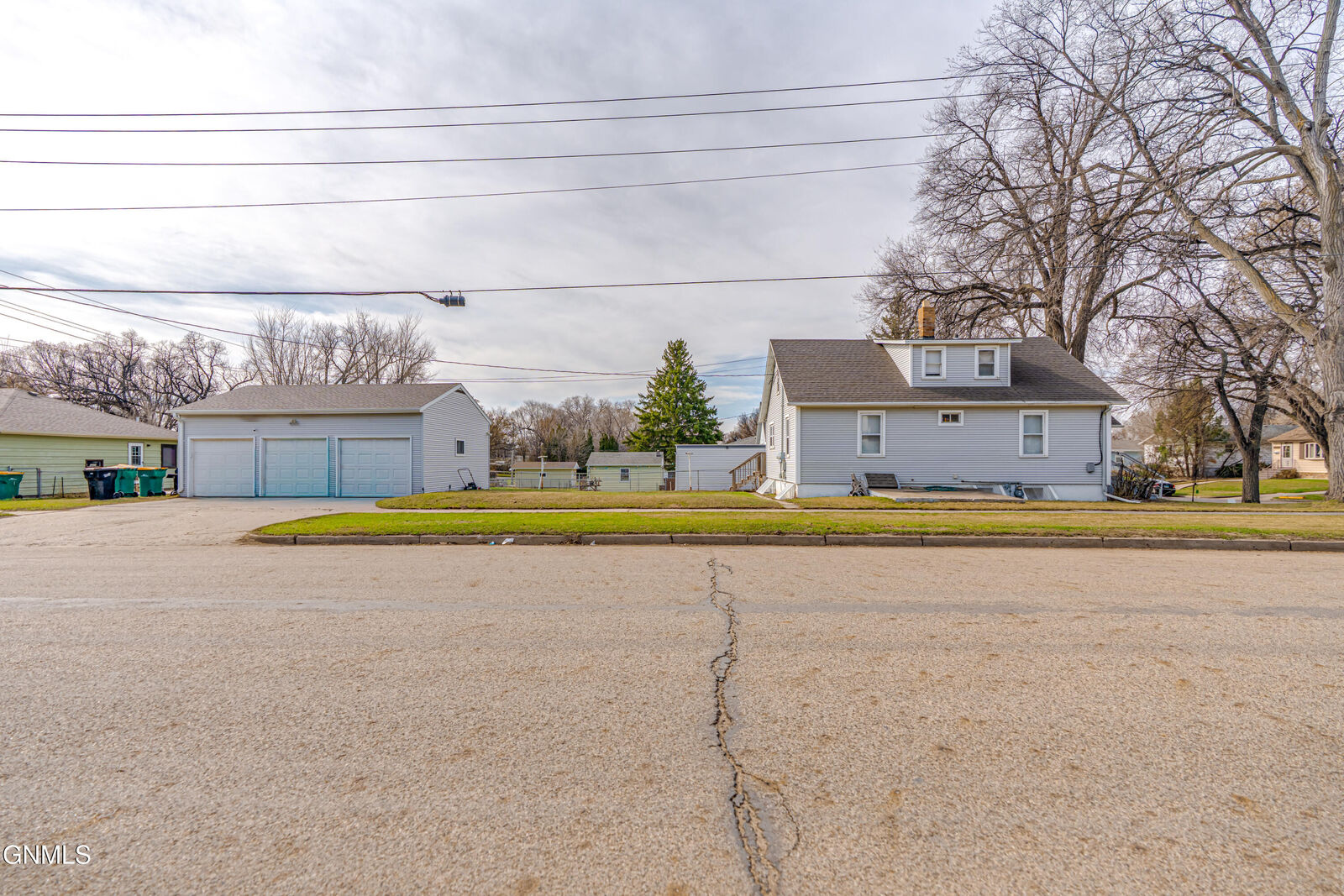 Property Photo:  725 18th Street  ND 58501 