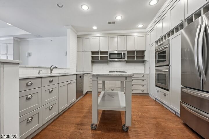 Property Photo:  104 Quarry Dr  NJ 07424 