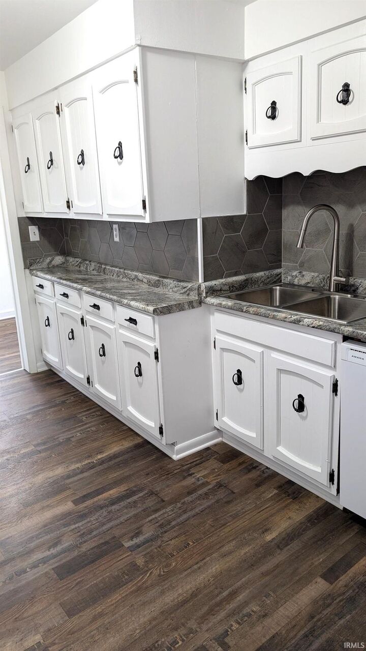 Property Photo:  416 E Bradford Street  IN 46952-2835 