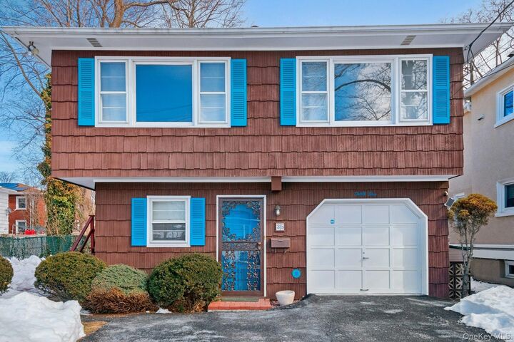 Property Photo:  35 Lenox Avenue  NY 10570 