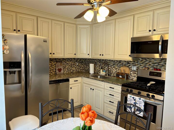 Property Photo: 9 Willow Ct 9 NY 11784