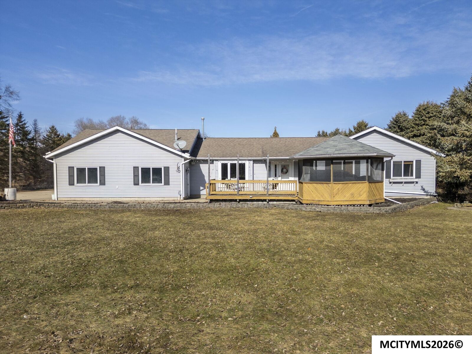 Property Photo:  2037 12th NE  IA 50401 