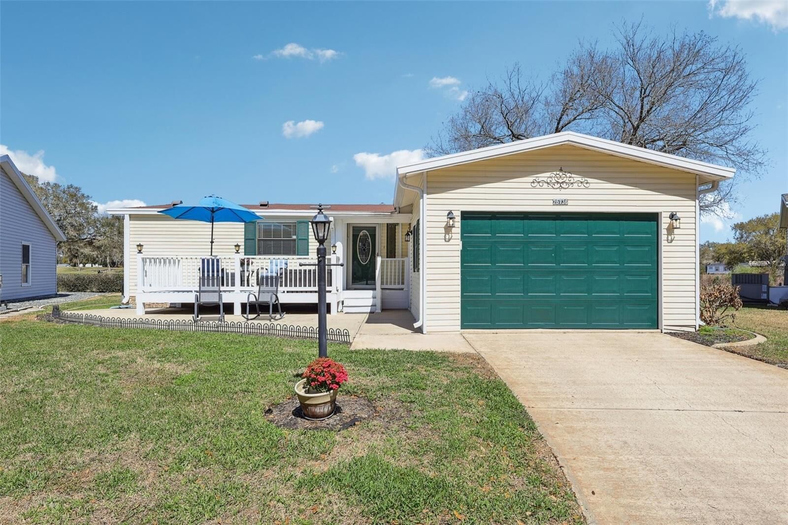 Property Photo:  25736 Oak Alley  FL 34748 