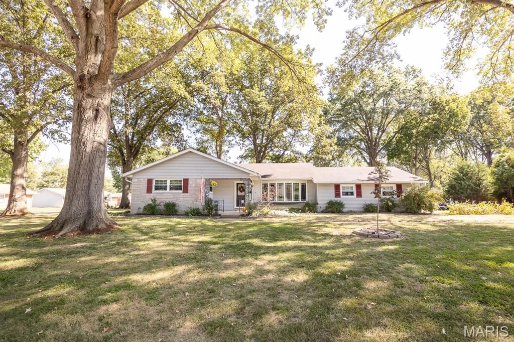 Property Photo:  330 Grant Drive  IL 62258 