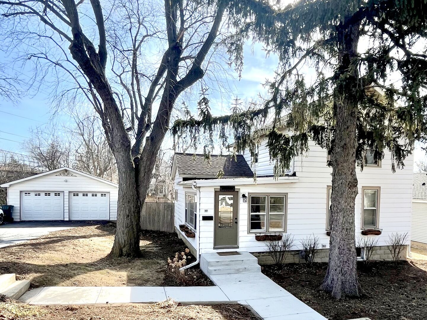 Property Photo:  634 E 5th Avenue  IL 60563 