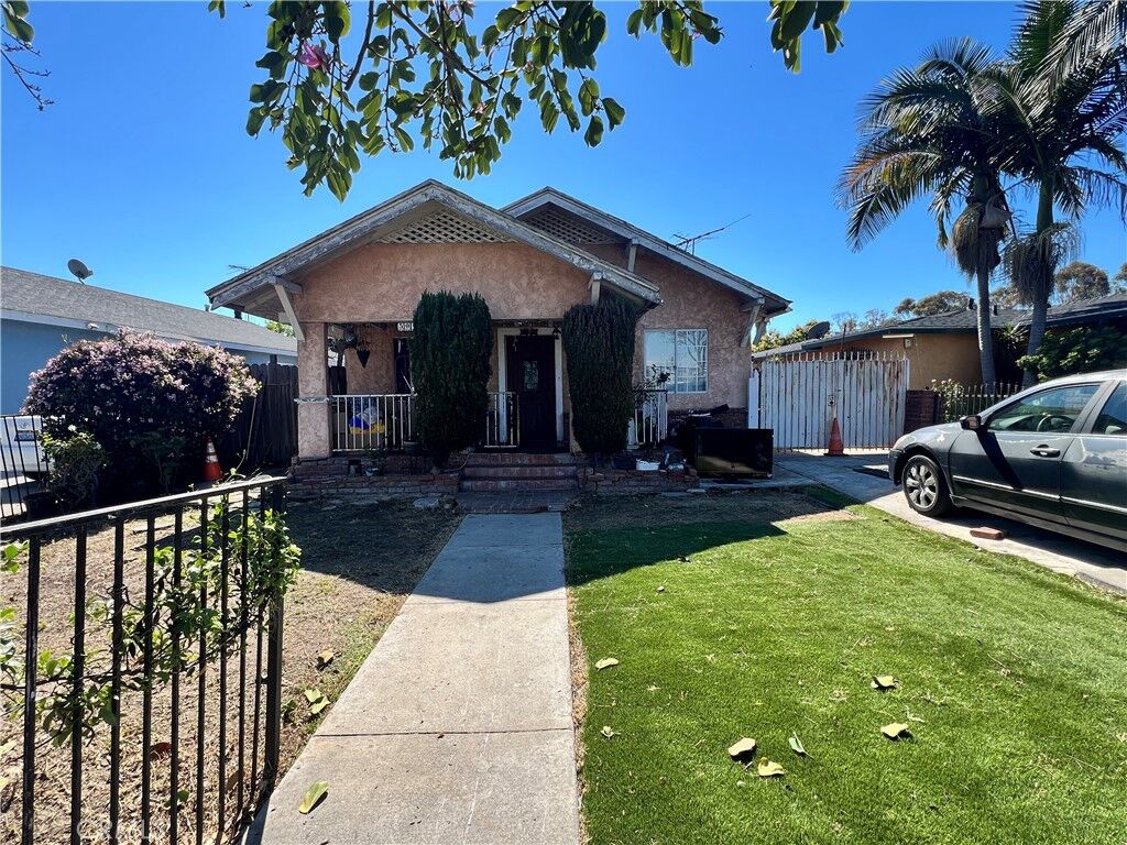 Property Photo:  5018 W 111th Pl  CA 90304 