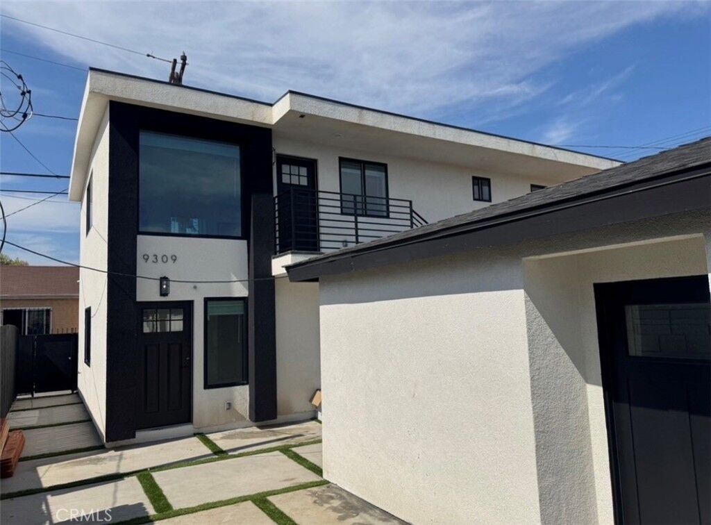 Property Photo:  9307 S Budlong 3  CA 90044 