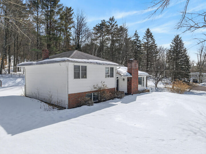 Property Photo:  10 Butler Drive  ME 04240 