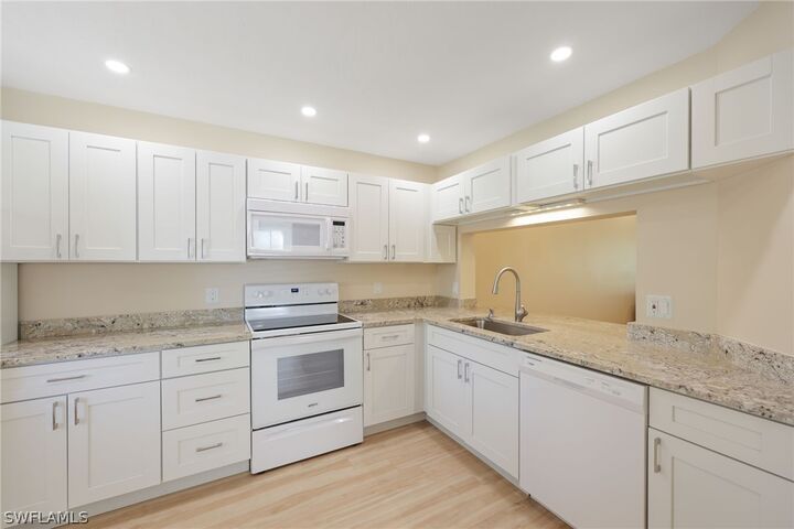 Property Photo: 7756 Jewel Lane 204 FL 34109