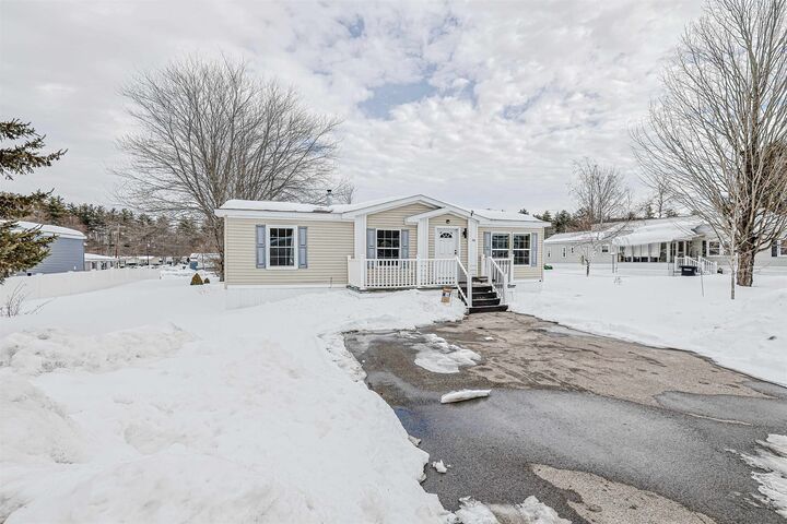 Property Photo:  26 Parkwood Drive  NH 03275 