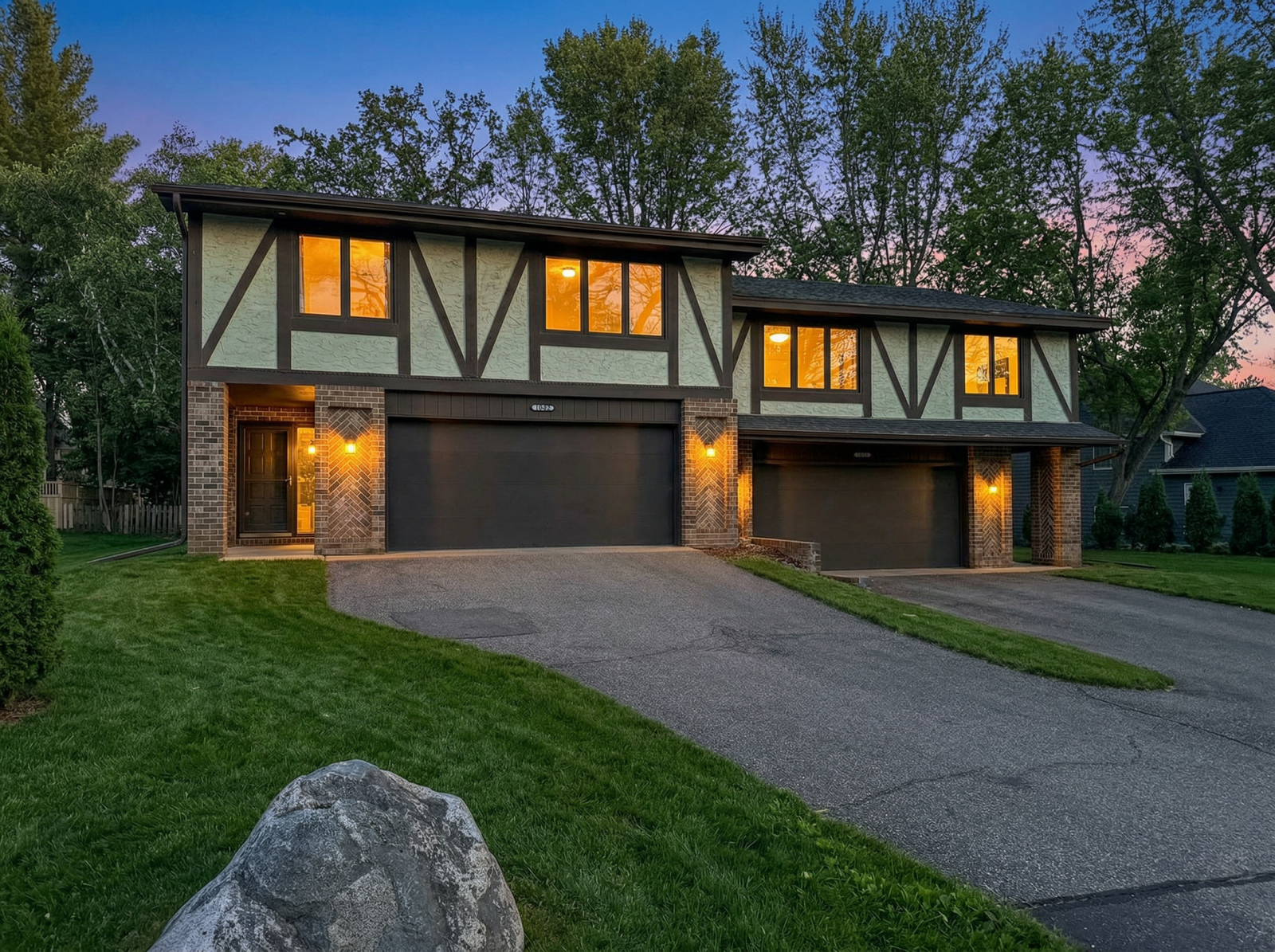 Property Photo:  1042 Circle Drive E  MN 55391 