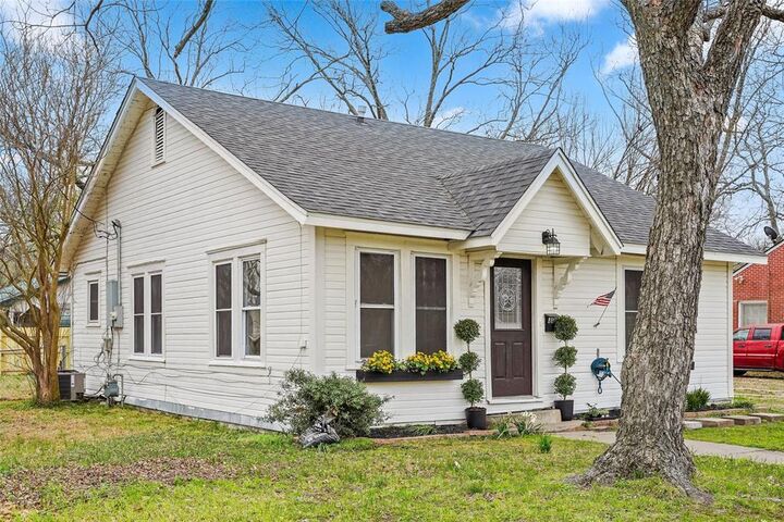 Property Photo:  304 Texas Street  TX 75482 