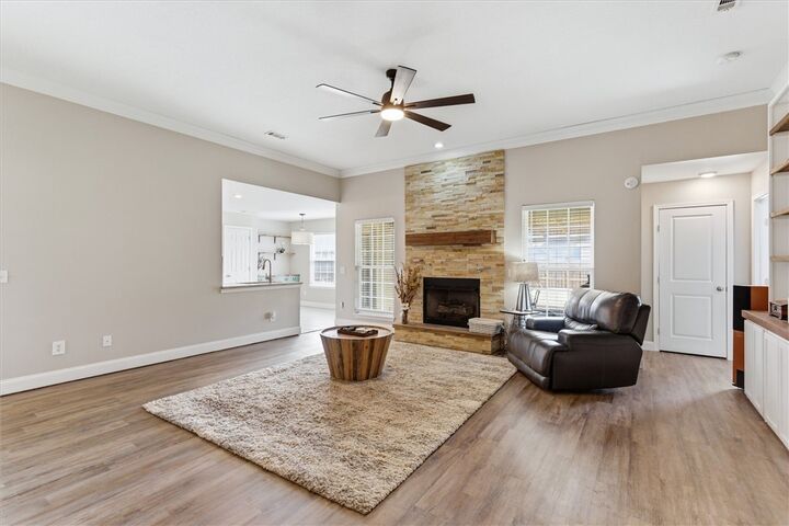 Property Photo:  302 E Southpointe Avenue  AR 72758 