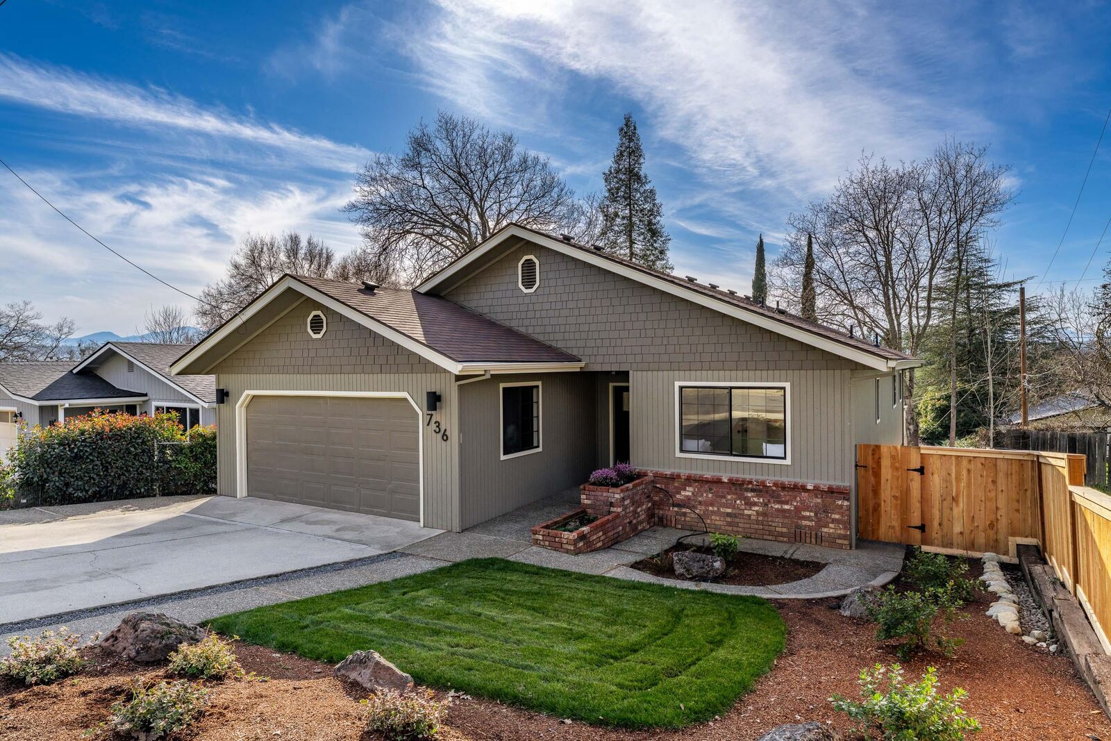 Property Photo:  736 NE Oregon Avenue  OR 97526 
