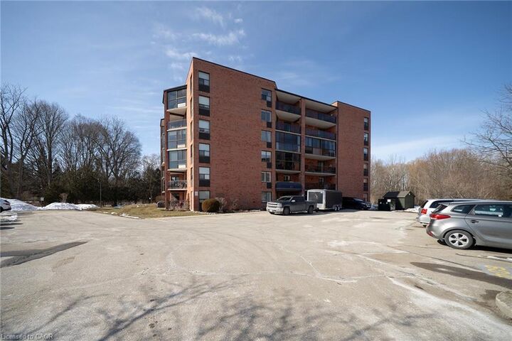 Property Photo:  17 Mill Pond Court 301  ON N3Y 5H9 