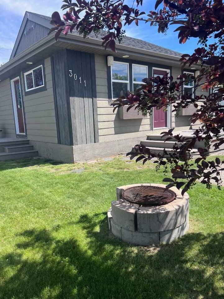 Property Photo: 3011 South Pine Lake Road AB T0M 1S0
