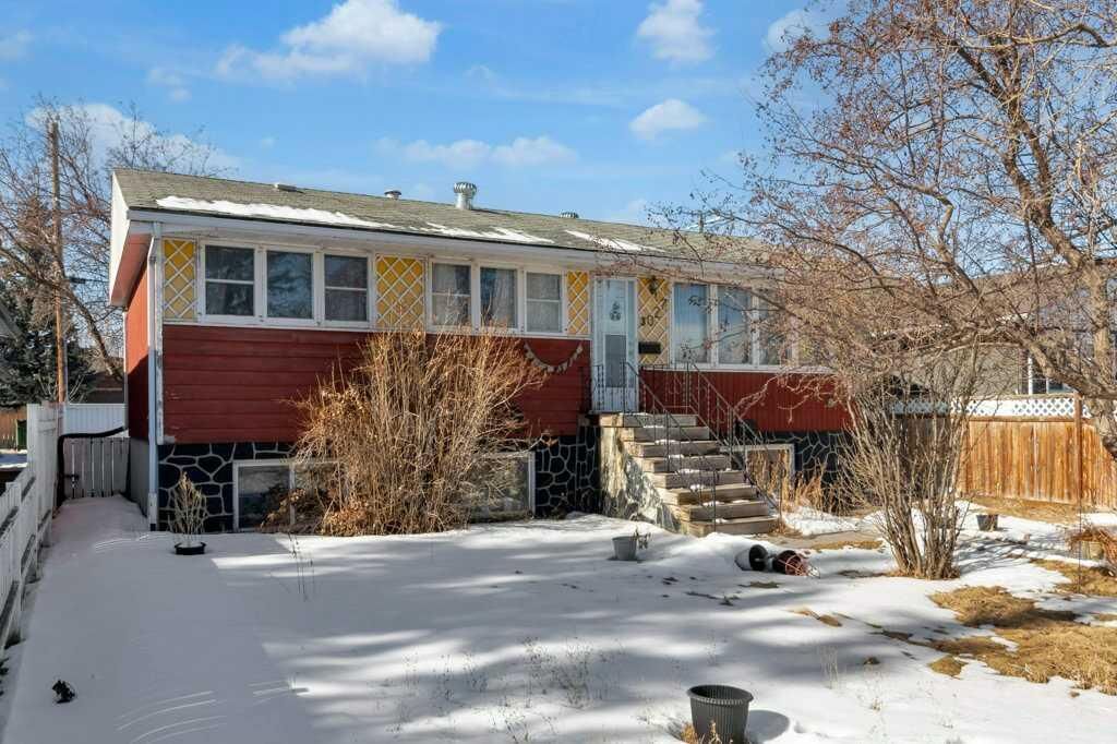 Property Photo:  3027 37 Street SW  AB T3E 3B5 