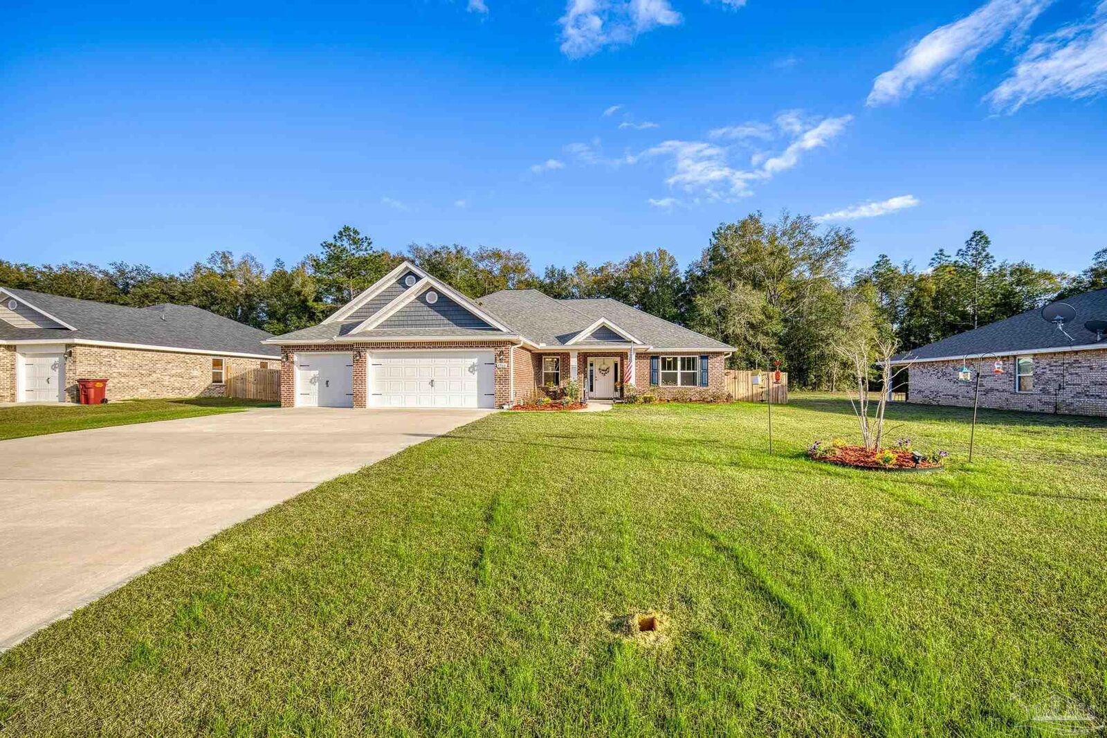 Property Photo:  4566 Red Oak Dr  FL 32583 
