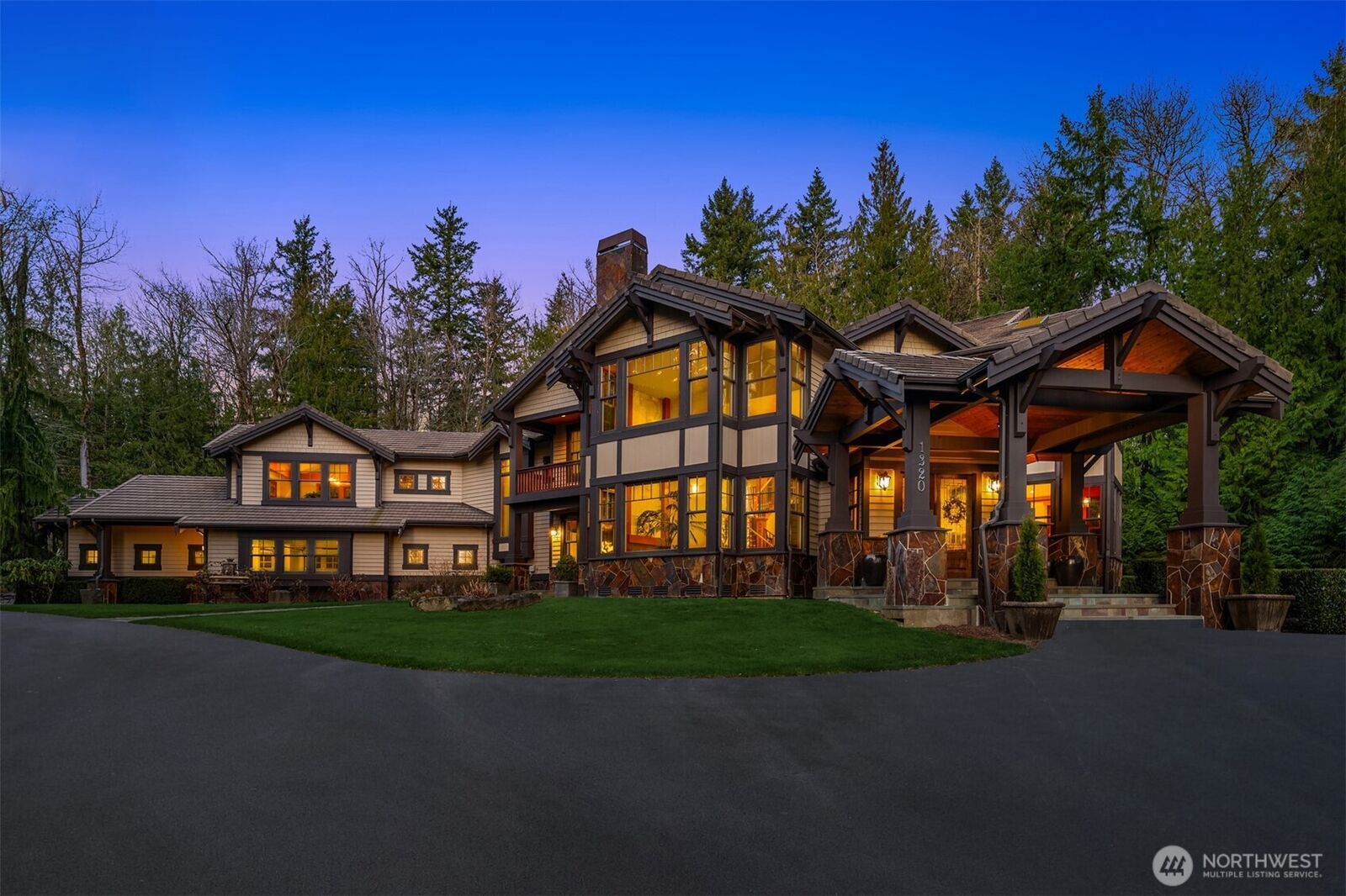 Property Photo:  1320  289th Avenue NE  WA 98014 