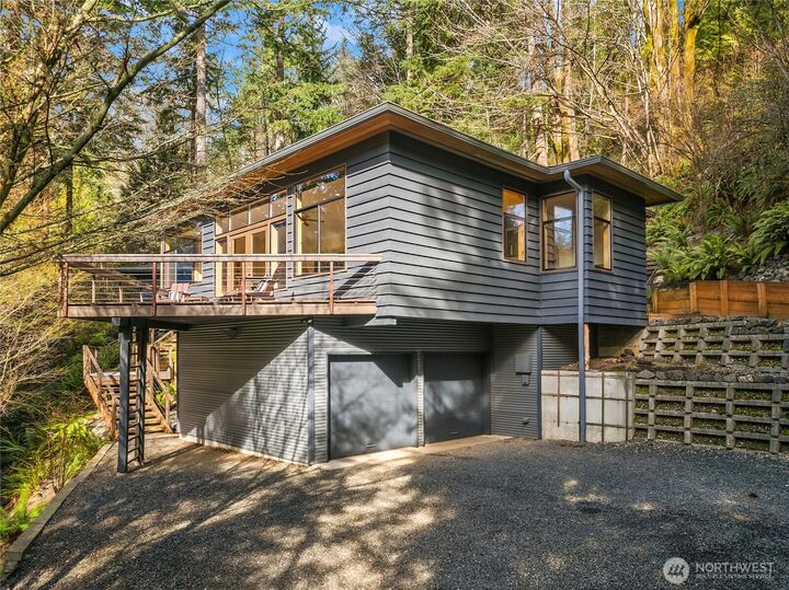 Property Photo:  5384  Crystal Springs Drive NE  WA 98110 
