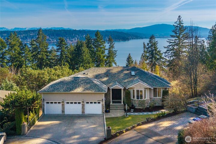 Property Photo:  17003 SE 14th Lane  WA 98008 