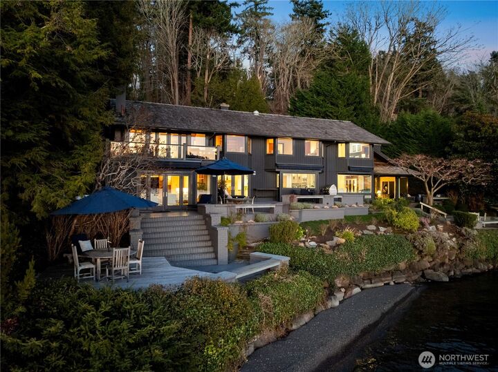 Property Photo:  18  Holly Lane  WA 98040 
