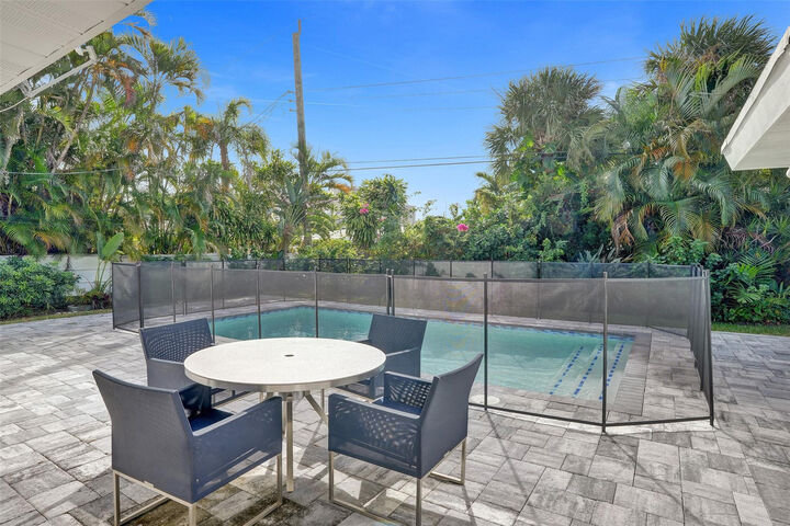 Property Photo:  260 Allenwood Drive  FL 33308 