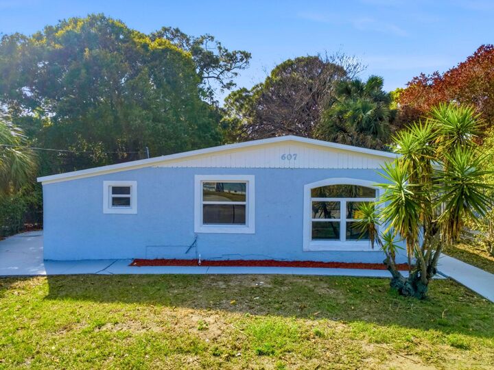 Property Photo:  607 N 19th Street  FL 34950 