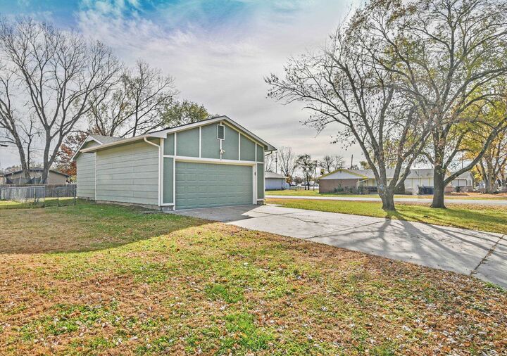 Property Photo:  900 N Money Ave  KS 67010 