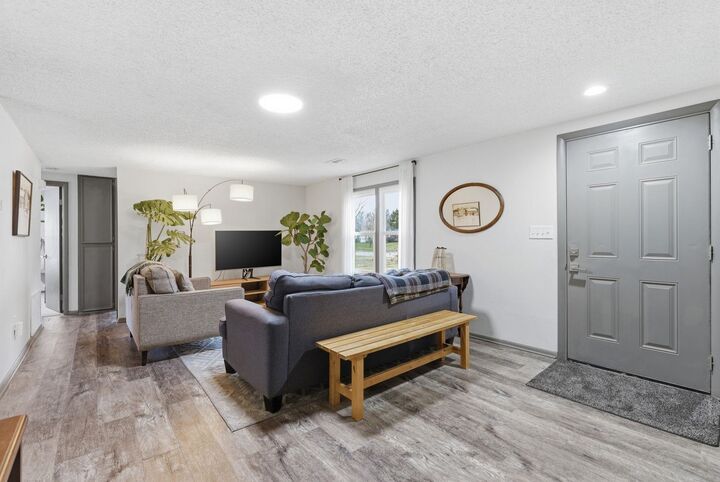 Property Photo:  810 N Anna St  KS 67212 