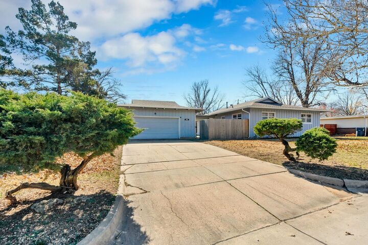 Property Photo:  8121 E Lynwood St  KS 67207-1116 