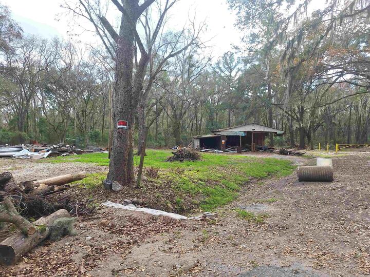 Property Photo: 8982 Old Gainesville Rd FL 32221