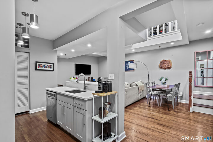 Property Photo:  126 Washington Street Apt 304  CT 06854 