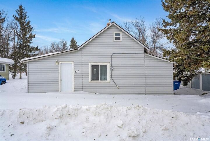 313 Burns Avenue W — photo 1