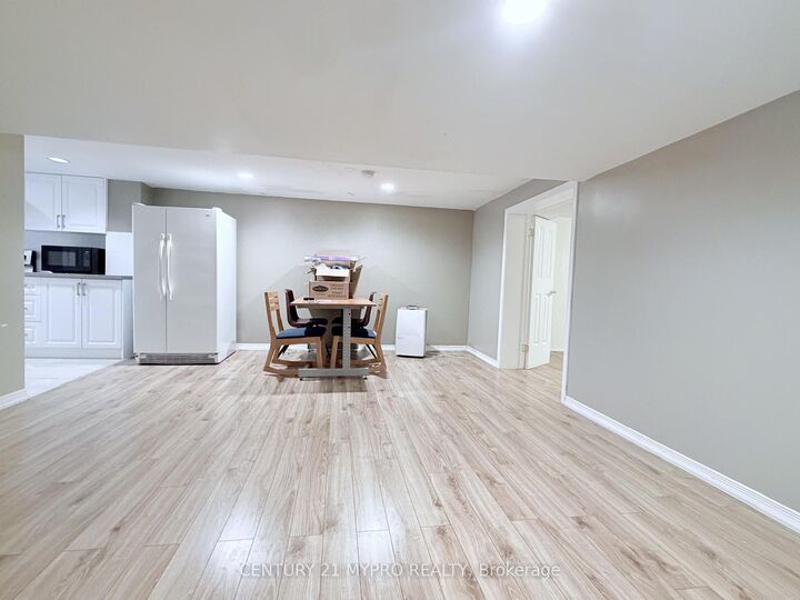 Photo de la propriété: 62 Geraldton Crescent Lower ON M2J 2R6