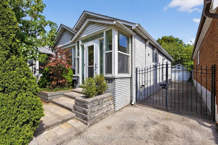 Property Photo:  1269 Broadview Avenue  ON M4K 2T5 
