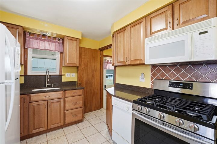 Property Photo:  707 Tidball  PA 16127 