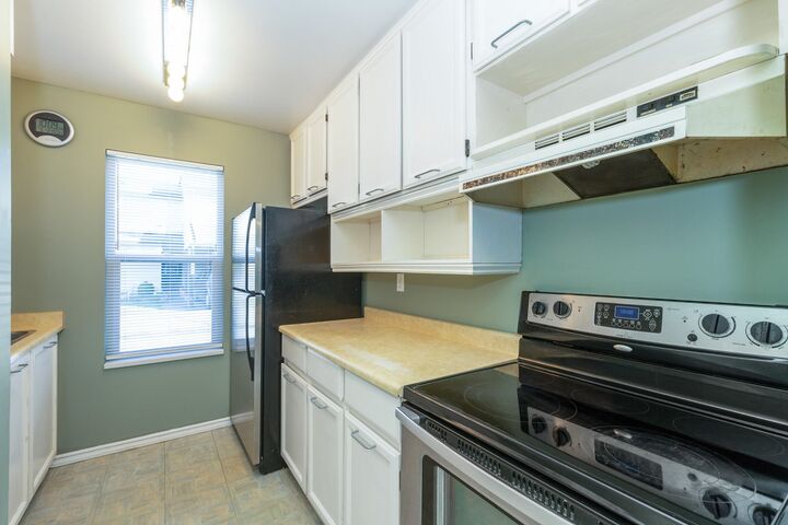 Property Photo: 27456 32 Avenue 60 BC V4W 3P1