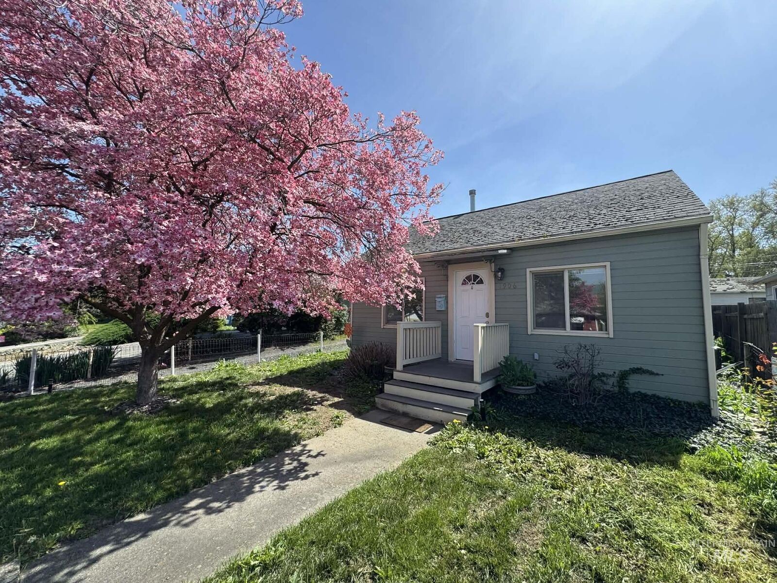 Property Photo:  1906 15th Ave  ID 83501 