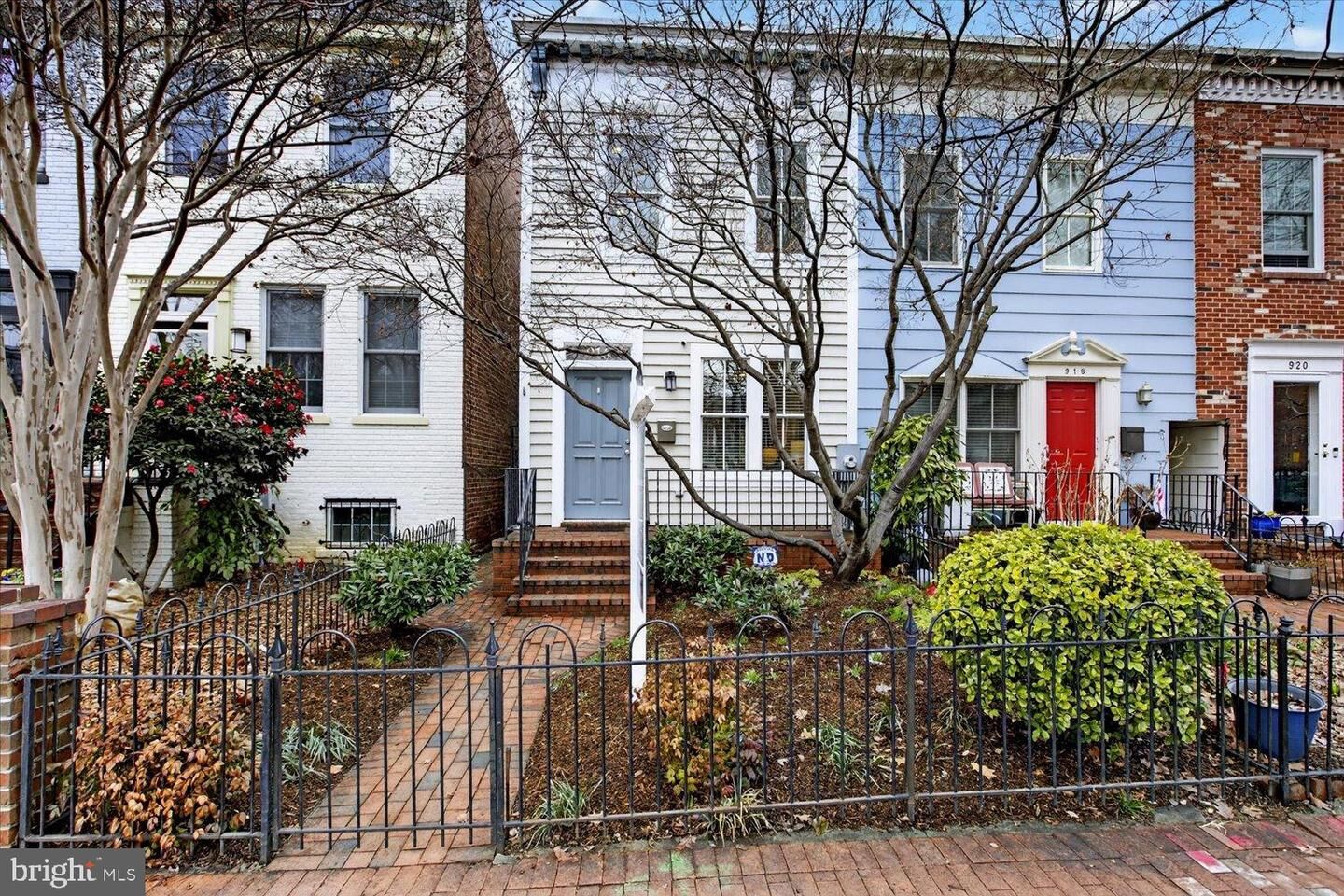 Property Photo:  916 G Street SE  DC 20003 