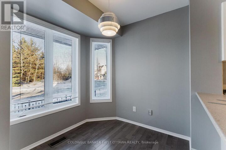 Property Photo:  292 Cresthaven Drive  ON K2G 6W4 