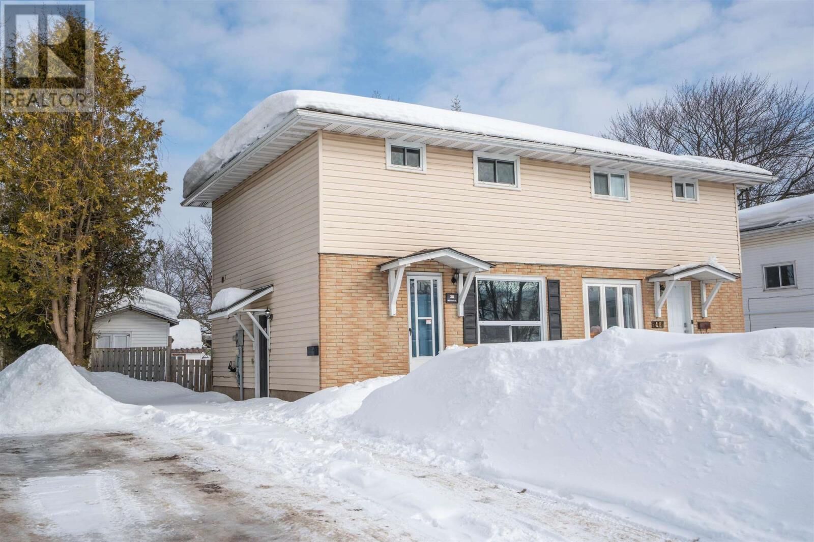 Property Photo:  38 Princeton Dr  ON P6B 5T6 
