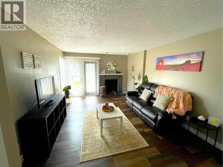 Photo de la propriété:  9102 112 Avenue  BC V1J 5H8 