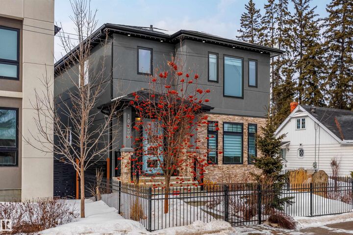 Photo de la propriété:  10038 142 Street NW  AB T5N 2N5 