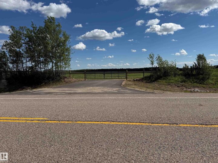 Property Photo:  RR 215 & Twp Rd 520  AB T8G 1B9 