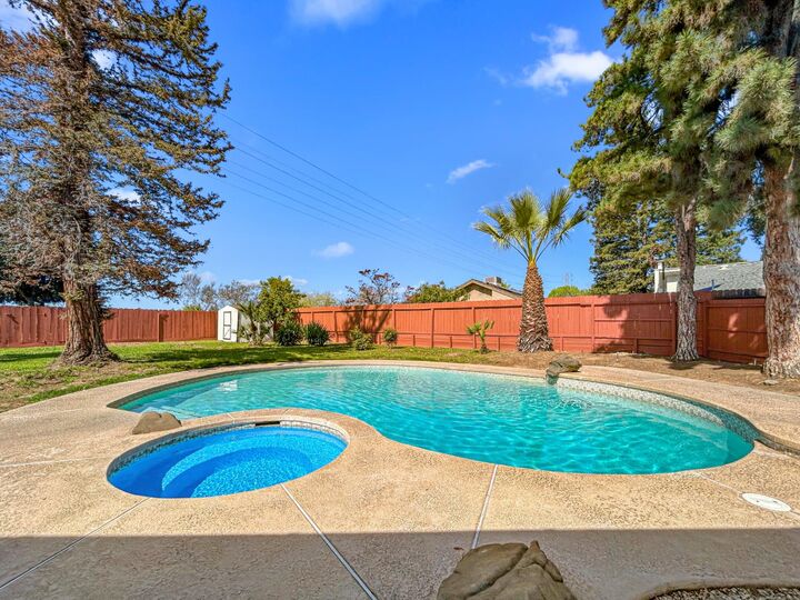 Property Photo:  830 E Bedford Avenue  CA 93720 