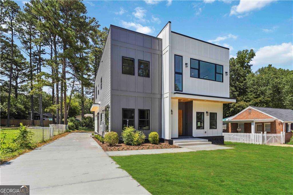 Property Photo:  1554 Columbia Circle  GA 30032 