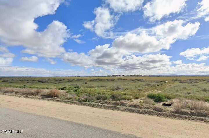 Property Photo:  5000 E Avenue F12  CA 93535 