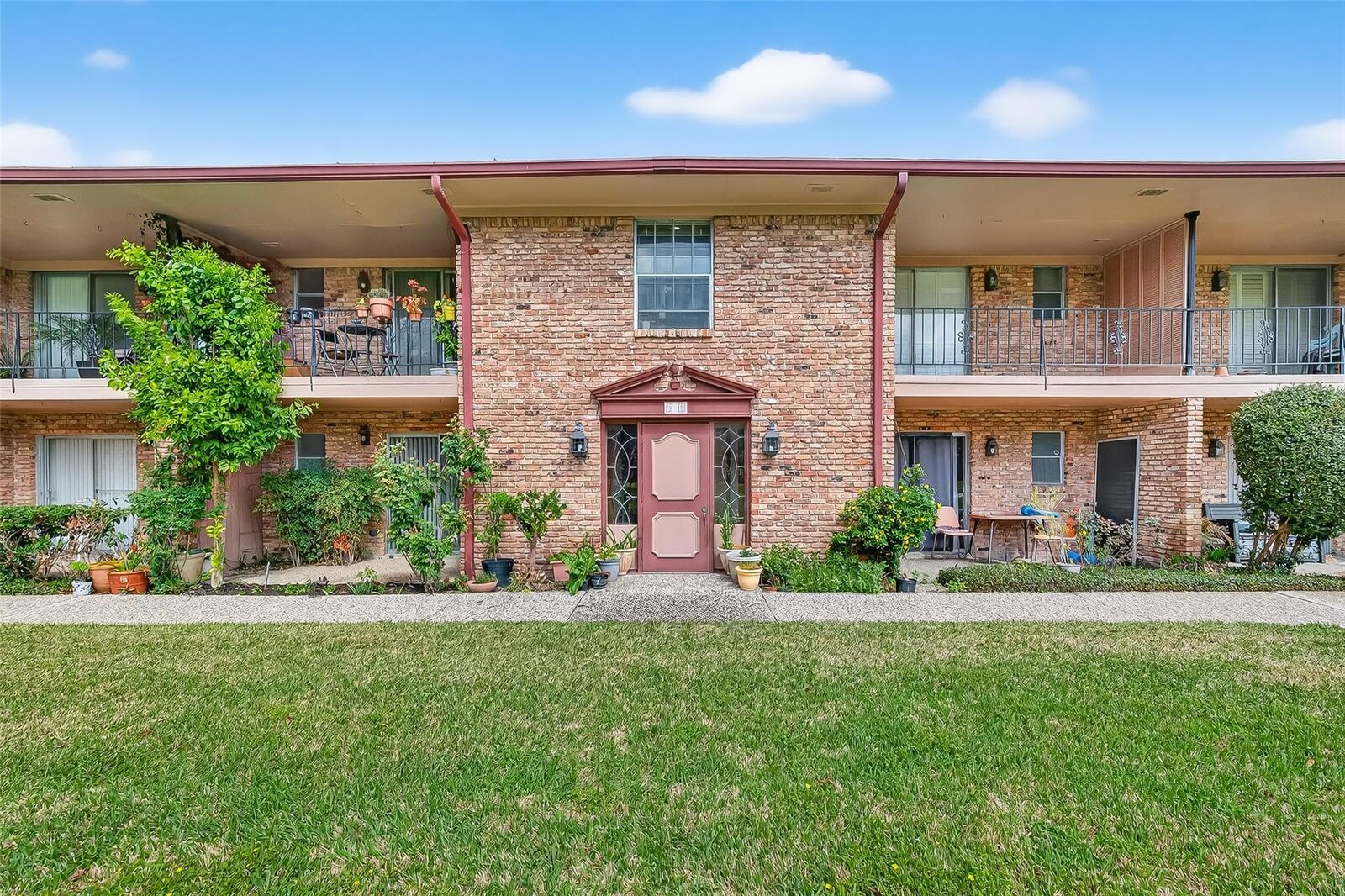 Property Photo:  7600 Burgoyne Road 121  TX 77063 