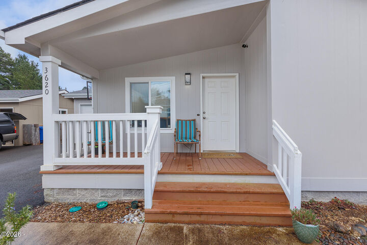 Property Photo:  3620 Sea Mist Avenue  OR 97341 